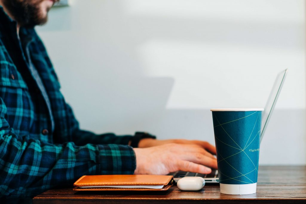 To make a social marketing plan become successful, you should make good use of crafting content to attract viewers and drive more traffic