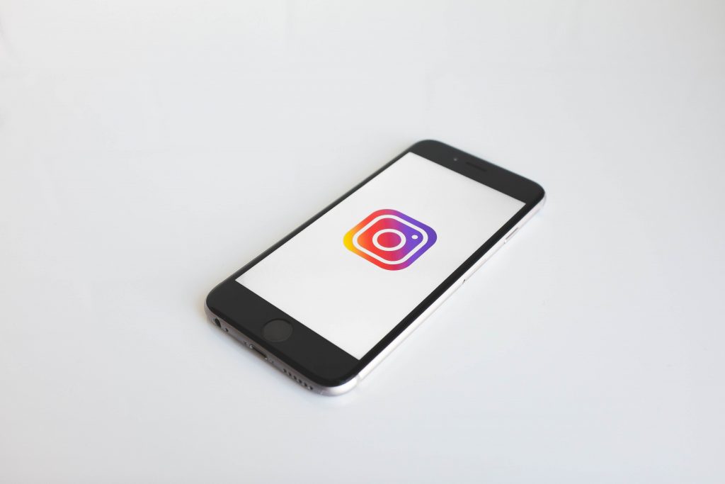 Having a stunning Instagram bio will entice more clicks on the account, thus increasing the chances of selling products. 
