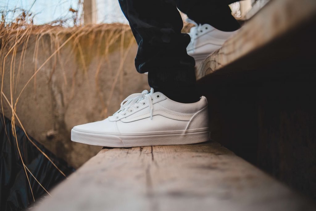 Mesh shoe is on the list of trending products this year mainly because it is suitable for a myriad of different customers for various purposes: hiking, working for long hours or going on long vacation.